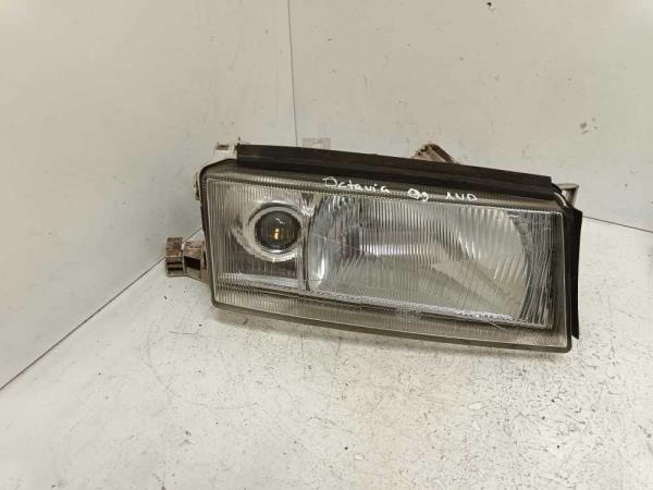 PHARE DROIT SKODA OCTAVIA -09/2000 - Vue 1